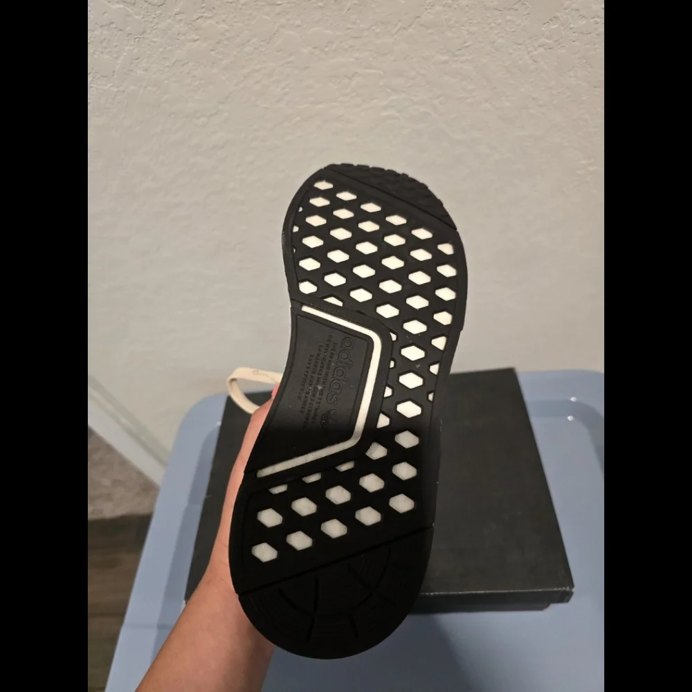 Adidas NMD R1 W Size 9 Sneakers Leopard Shoes With Box - Picture 3 of 6